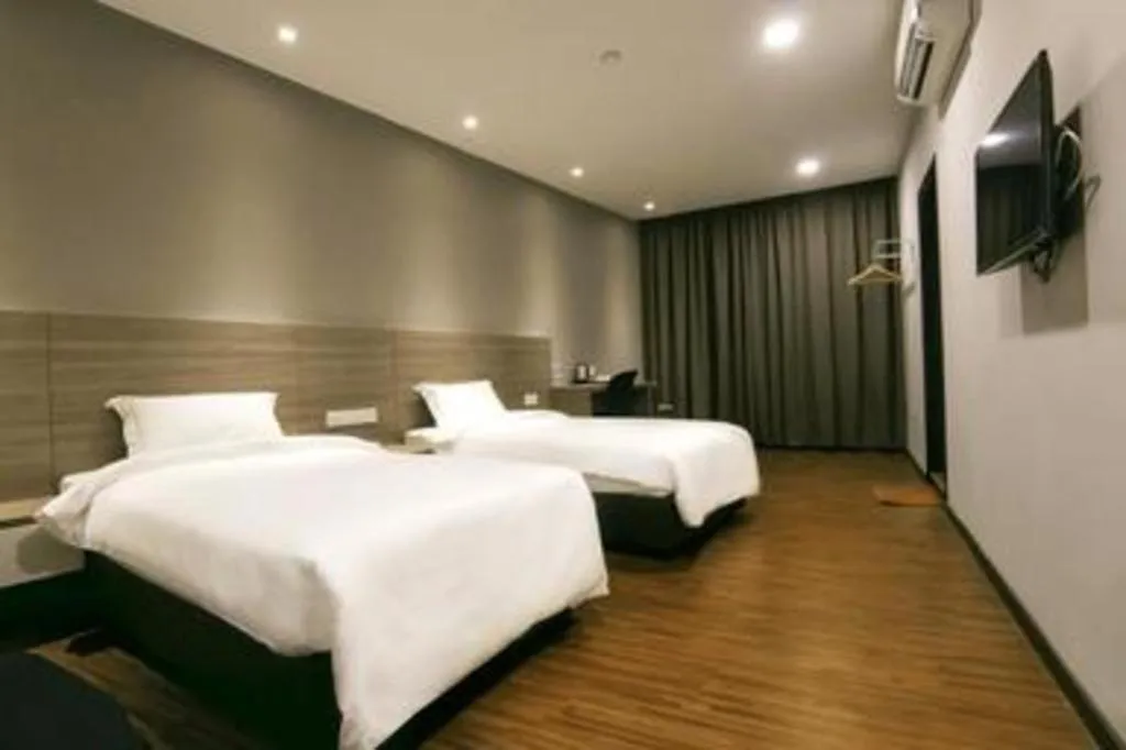 Bed in V Plus Hotel Ipoh
