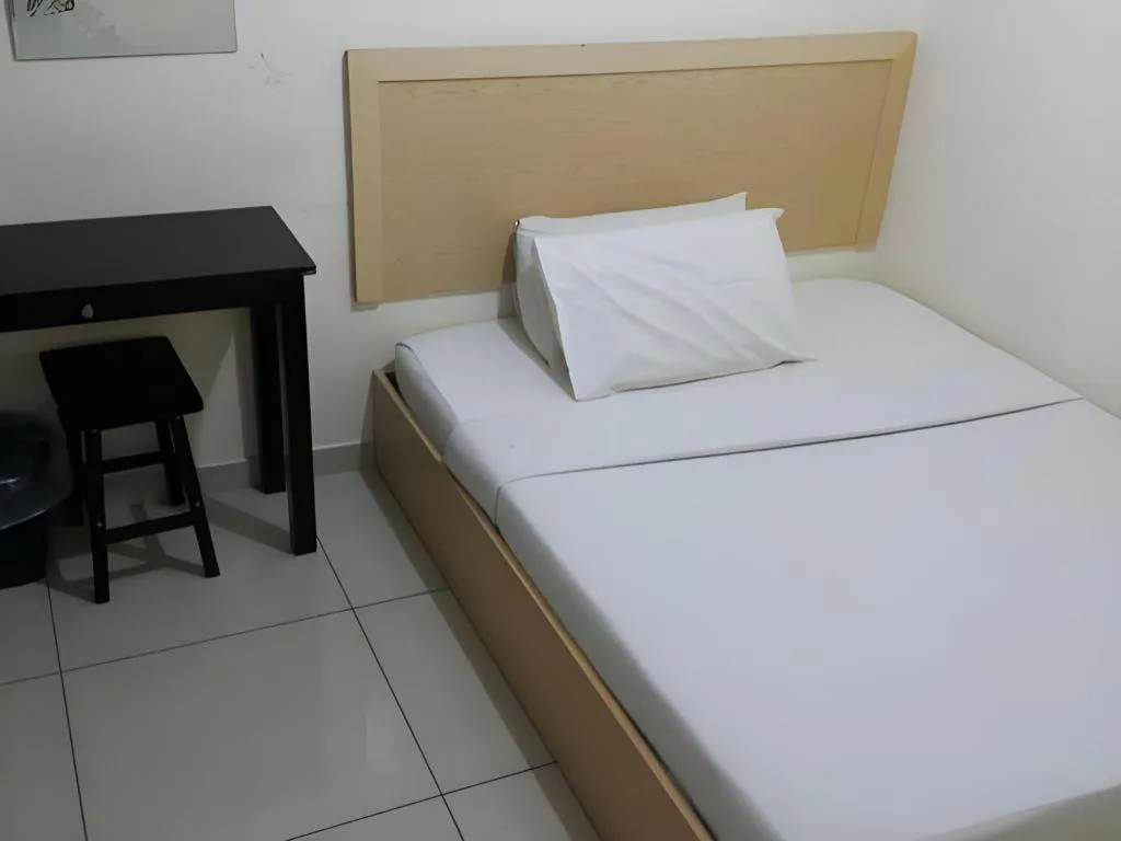 Bed in OYO 301 River Inn Hotel