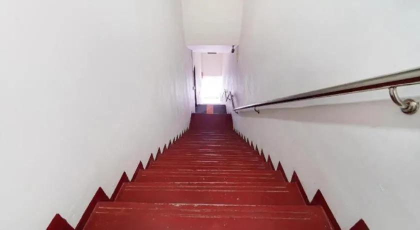 OYO 44058 MOTEL SRE BAYAM