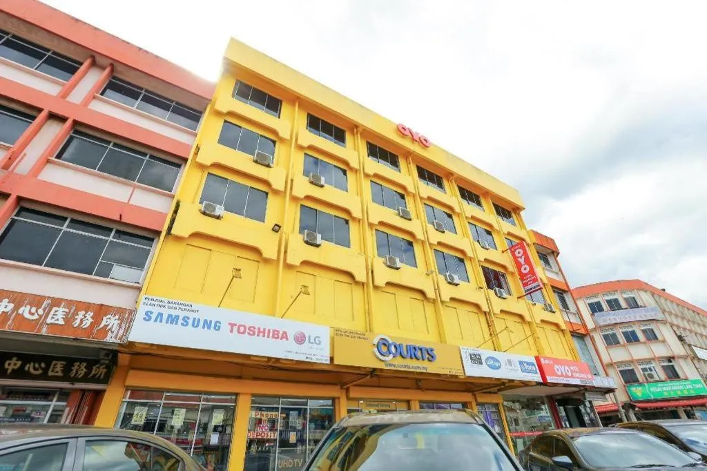 OYO 89638 Hotel Mandarin Inn