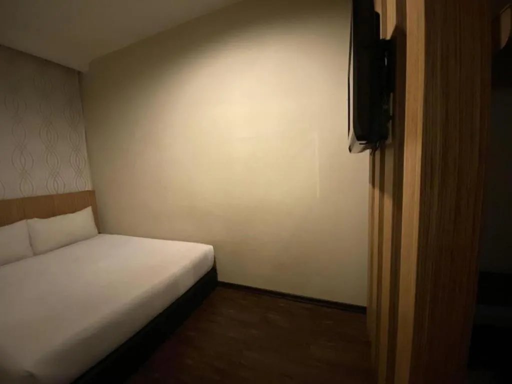 Bed in OYO 89752 7 DAYS EXPRESS HOTEL