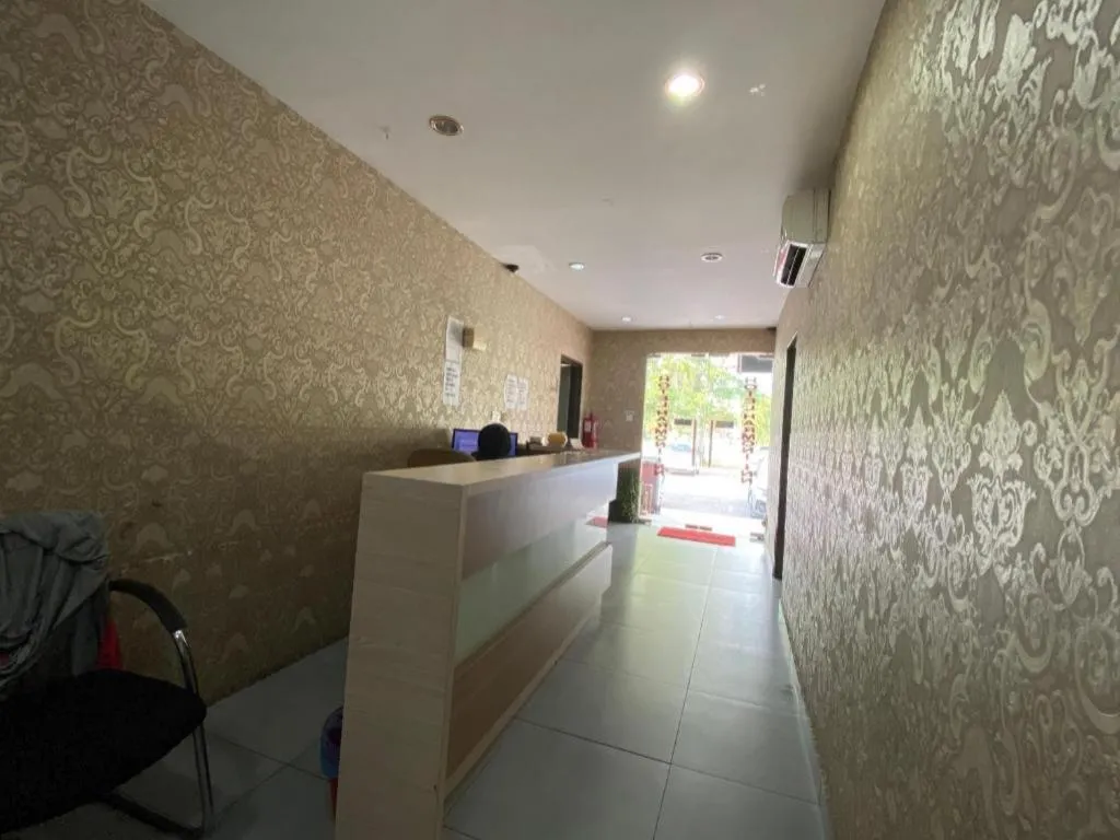 OYO 89760 Harmoni Inn Hotel