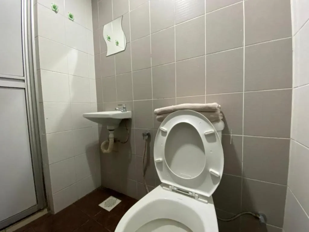 OYO 89760 Harmoni Inn Hotel