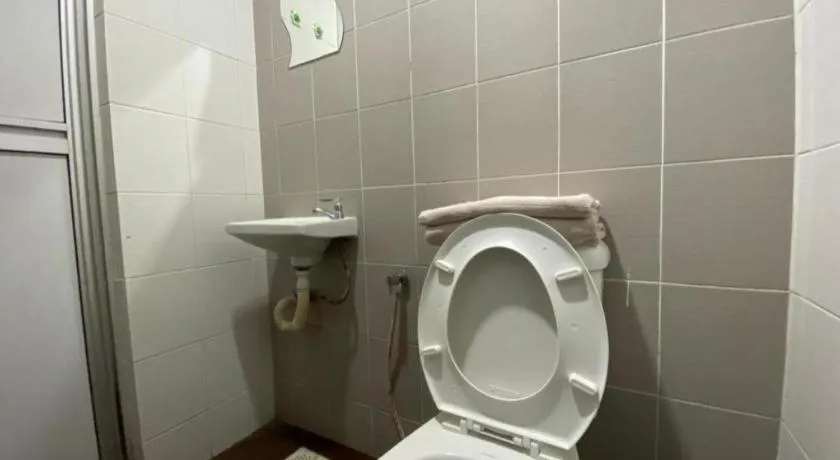 OYO 89760 Harmoni Inn Hotel