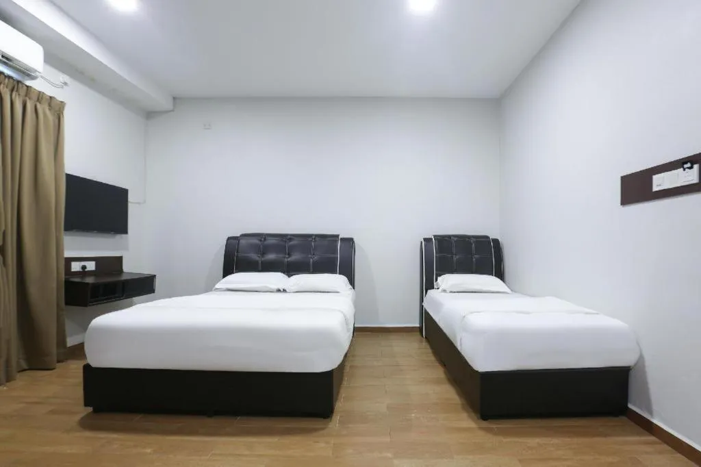 Bed in OYO 89859 PP Traveller's Hotel