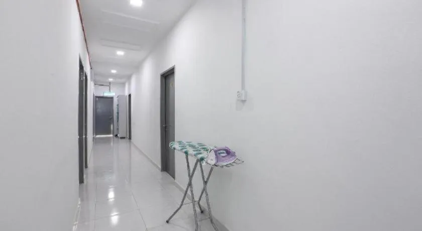 OYO 89859 PP Traveller's Hotel