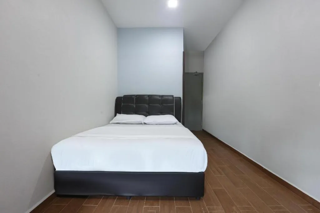 Bed in OYO 89859 PP Traveller's Hotel