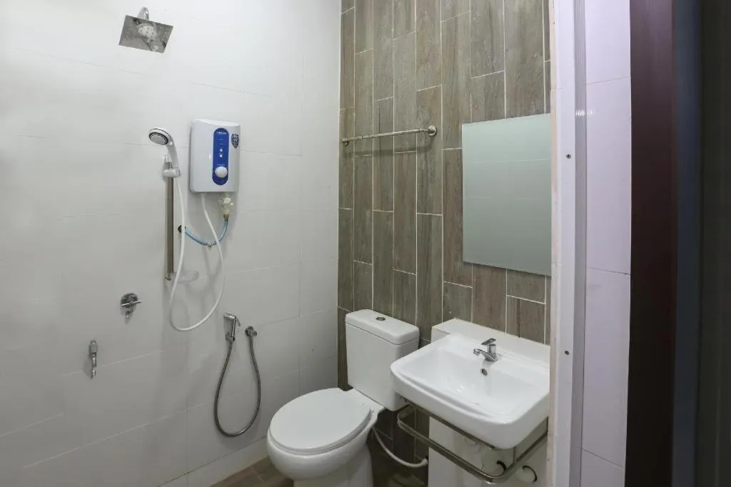 OYO 89859 PP Traveller's Hotel