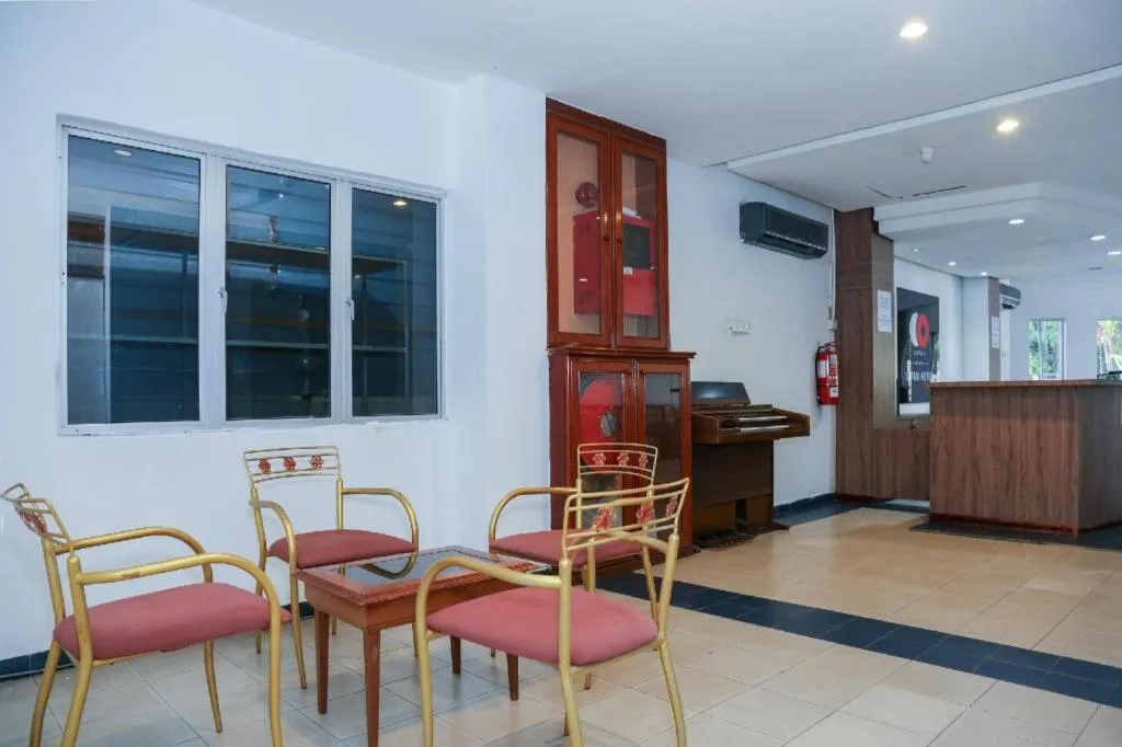 Capital O 89876 Safari Hotel