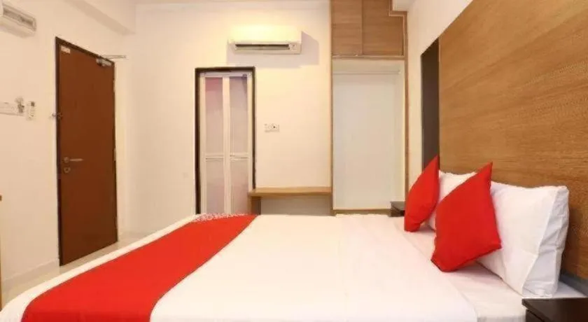 Bed in OYO 89888 DZ Residence Guest House