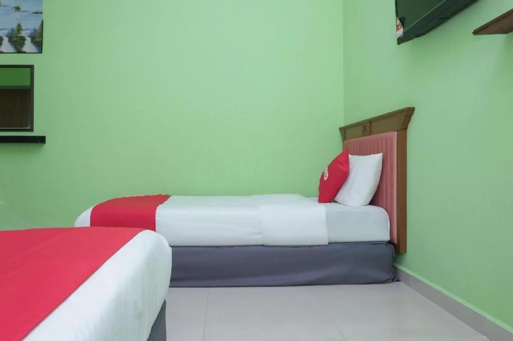 Bed in OYO 90018 River Village Hotel