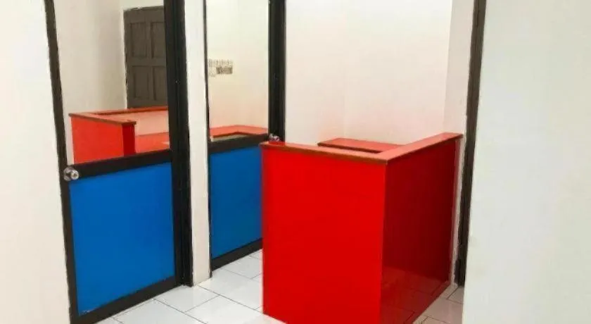 SPOT ON 90077 Cherry's Lodge