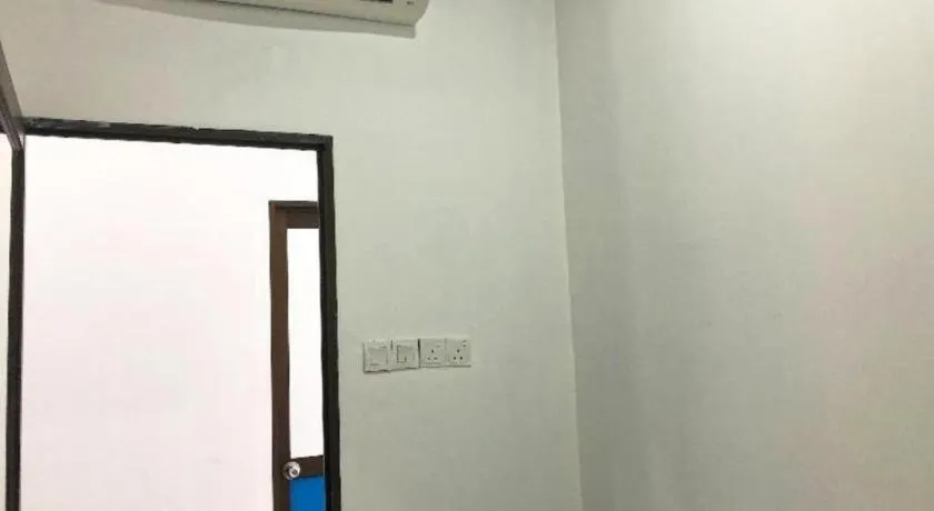 SPOT ON 90077 Cherry's Lodge