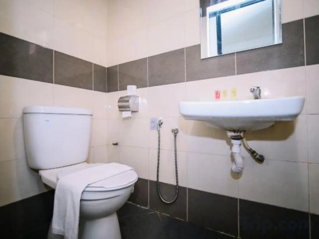 OYO 89874 Gs Golden Star Hotel