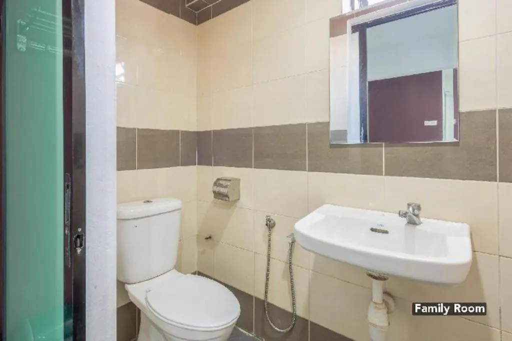 OYO 89874 Gs Golden Star Hotel