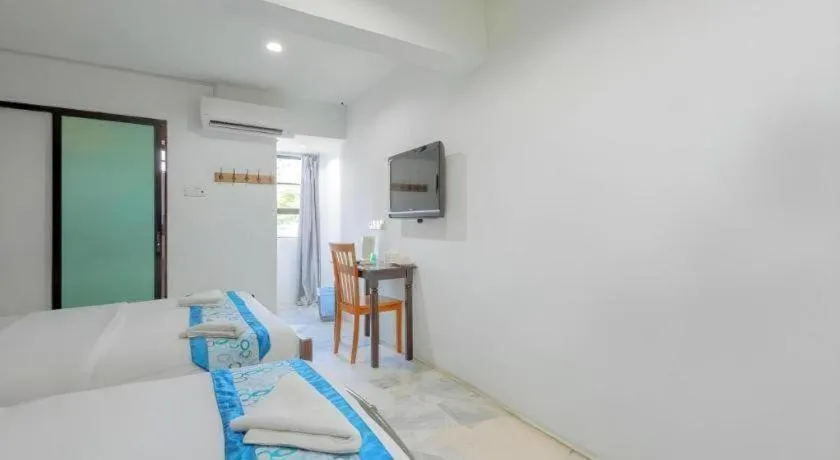 OYO 89874 Gs Golden Star Hotel