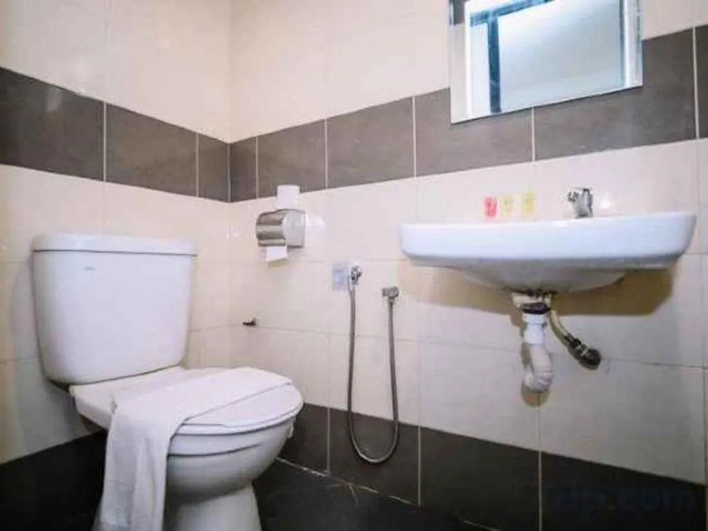 OYO 89874 Gs Golden Star Hotel