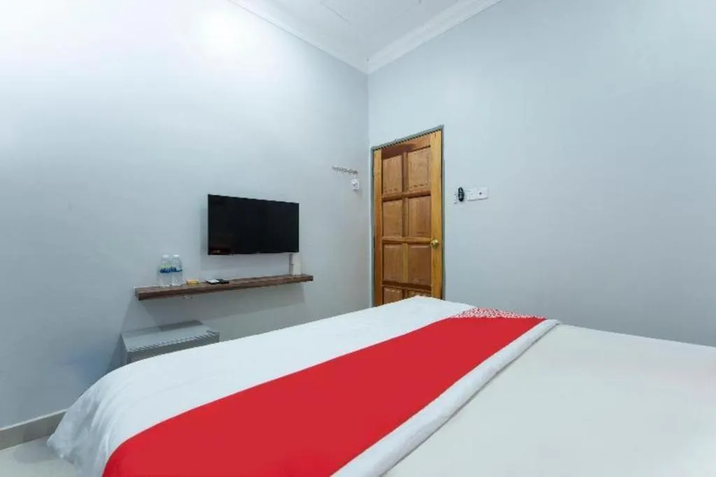 Bed in OYO 90234 Sungai Rengit City Resort 2