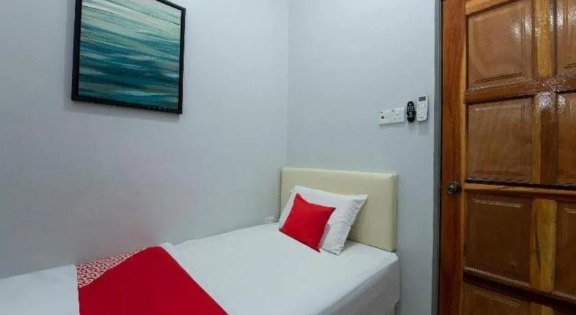 Bed in OYO 90234 Sungai Rengit City Resort 2