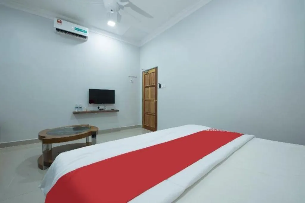 Bed in OYO 90234 Sungai Rengit City Resort 2