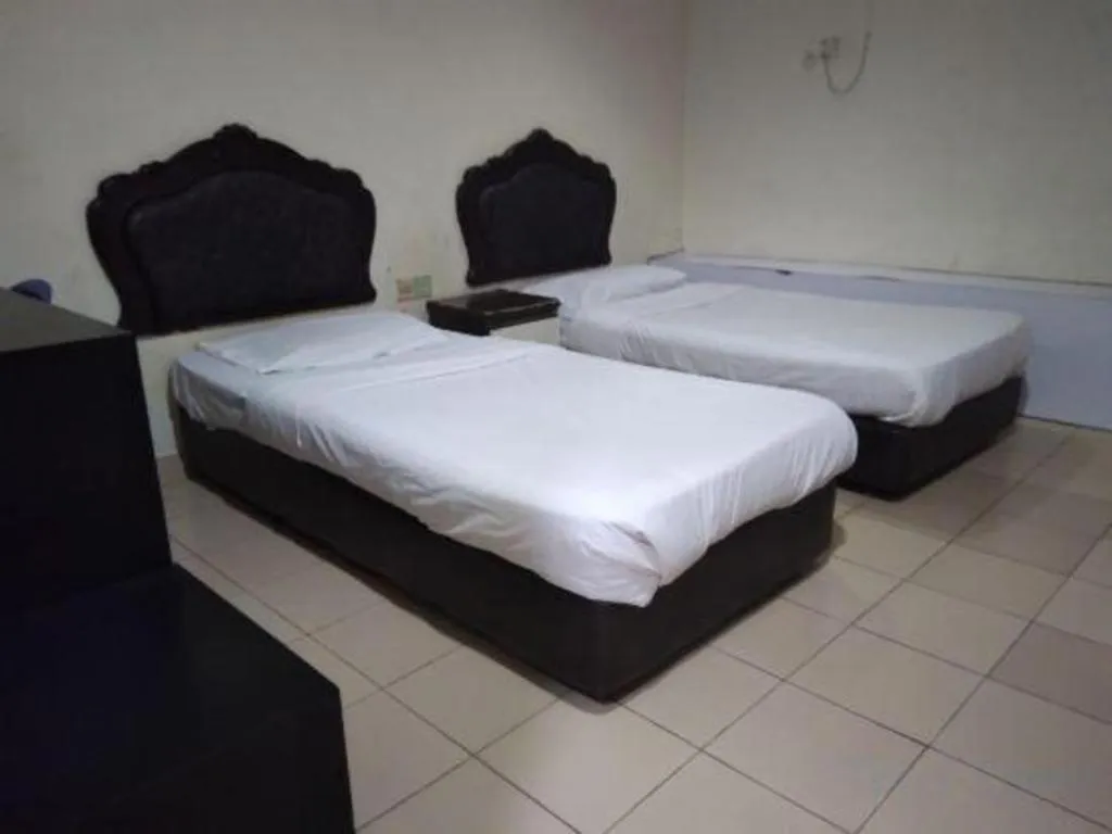 Bed in OYO 90376 Centre Point Hotel