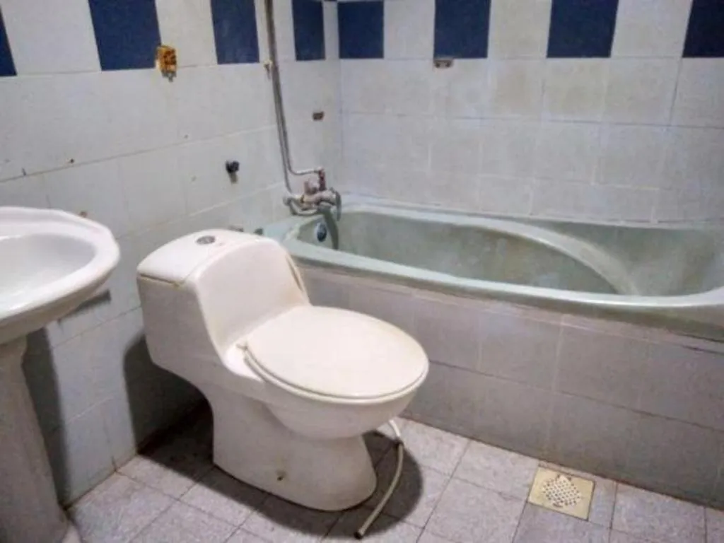 OYO 90376 Centre Point Hotel