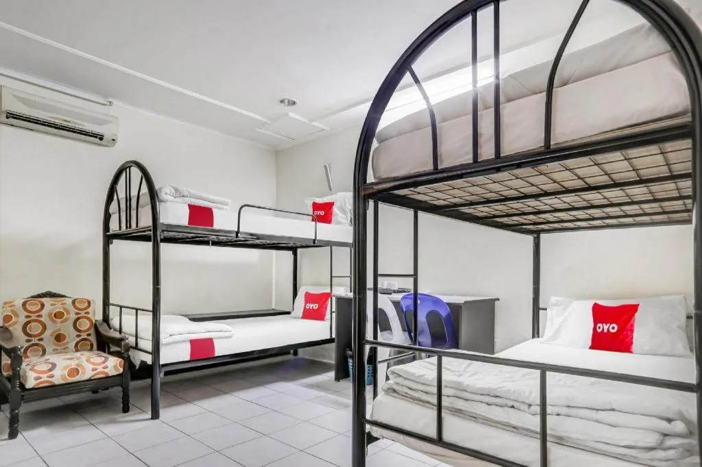 Bed in OYO 90376 Centre Point Hotel