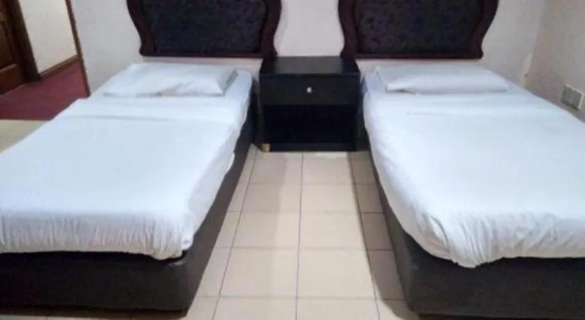 Bed in OYO 90376 Centre Point Hotel