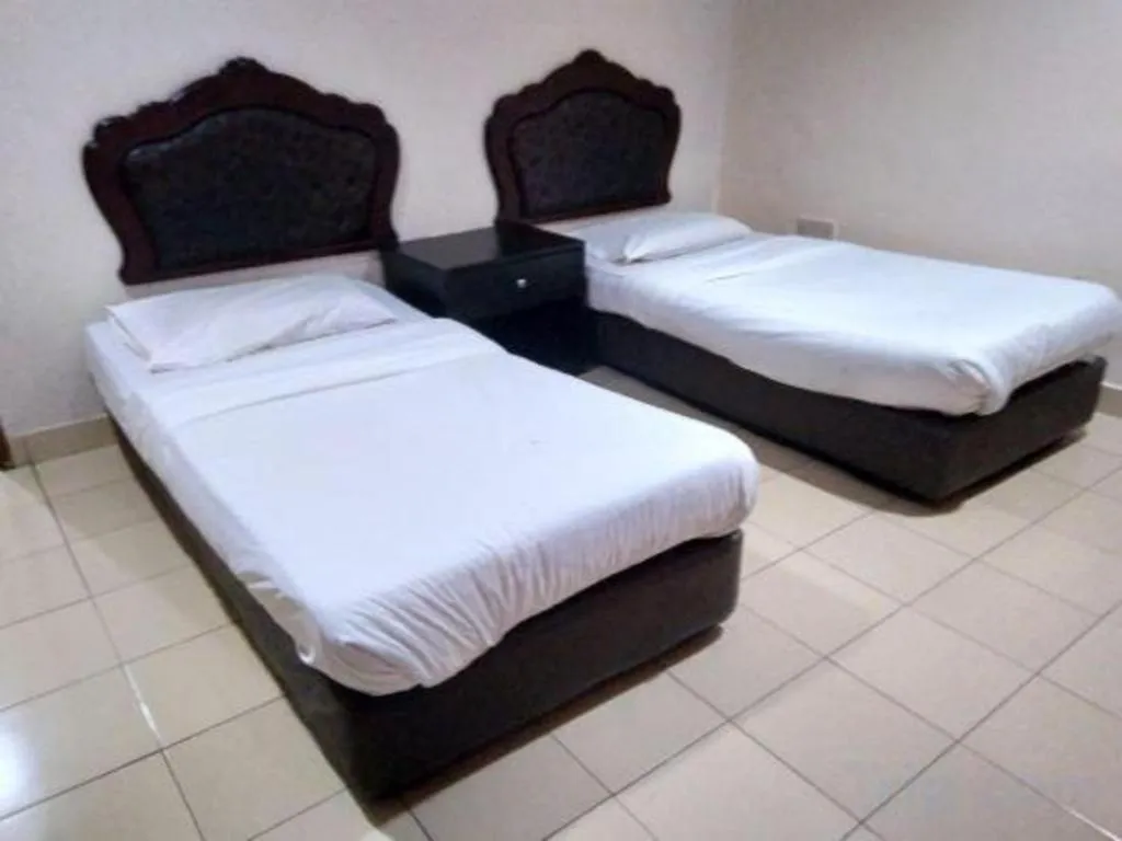 Bed in OYO 90376 Centre Point Hotel