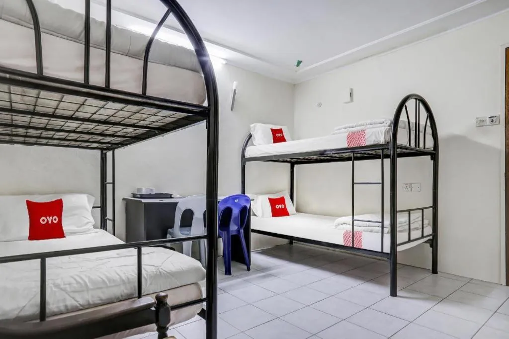 Bed in OYO 90376 Centre Point Hotel