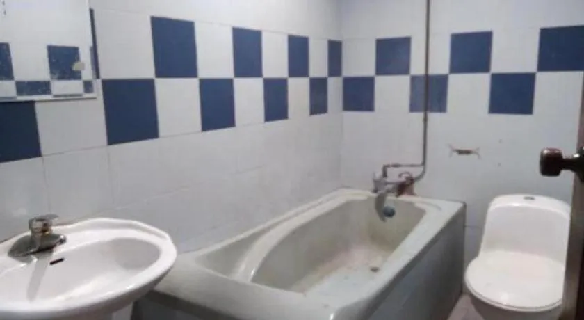 OYO 90376 Centre Point Hotel