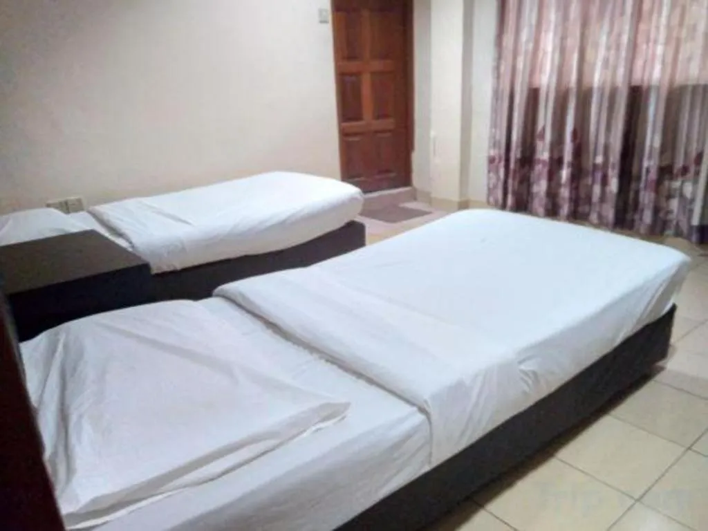Bed in OYO 90376 Centre Point Hotel
