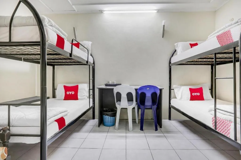 Bed in OYO 90376 Centre Point Hotel