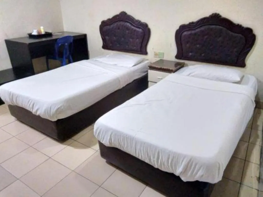 Bed in OYO 90376 Centre Point Hotel