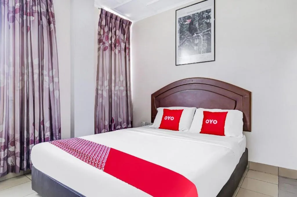 Bed in OYO 90376 Centre Point Hotel