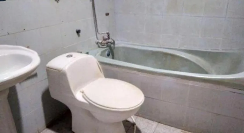 OYO 90376 Centre Point Hotel