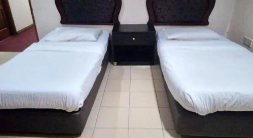 Bed in OYO 90376 Centre Point Hotel