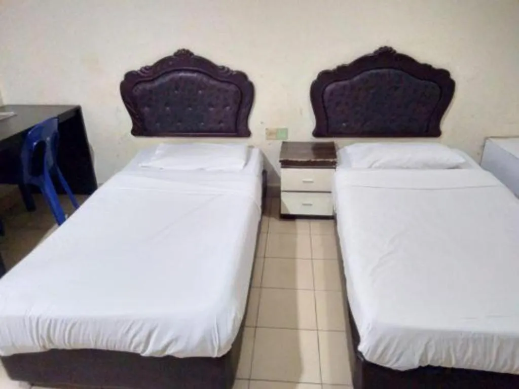 Bed in OYO 90376 Centre Point Hotel