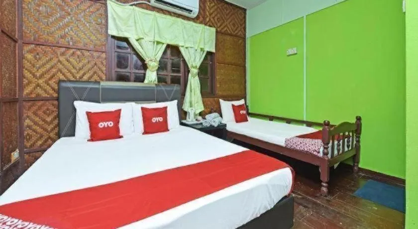 Bed in OYO 90620 Mahseer Chalet