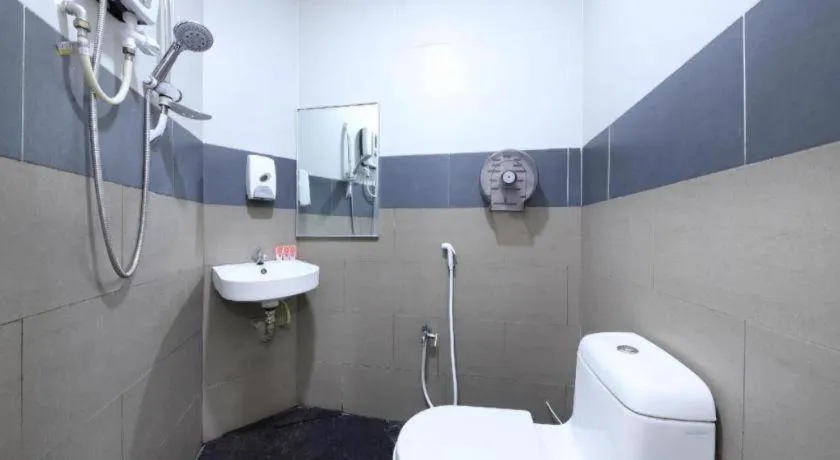 OYO 90623 Thank Q Inn 3