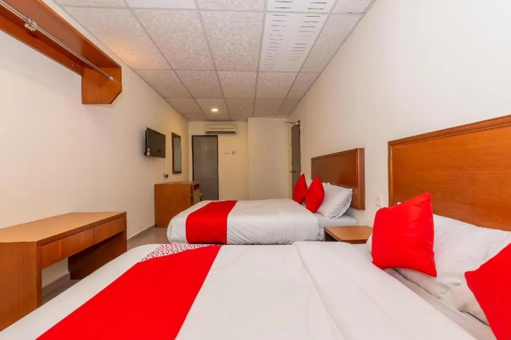 Bed in OYO 90893 Hotel 68 Kampung Lapan