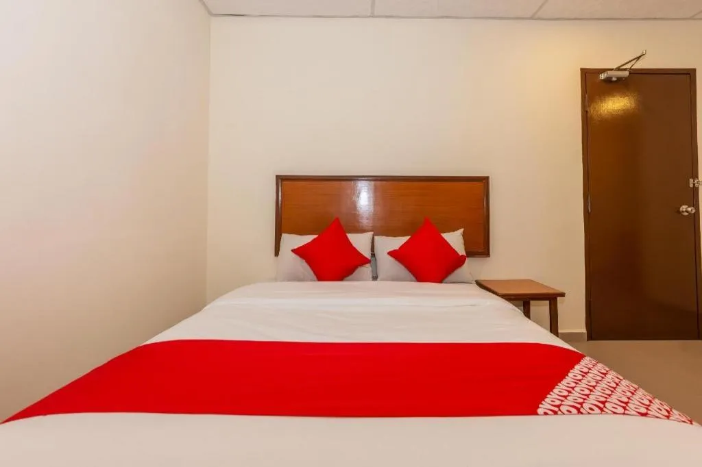 Bed in OYO 90893 Hotel 68 Kampung Lapan