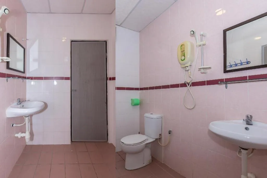 OYO 90893 Hotel 68 Kampung Lapan