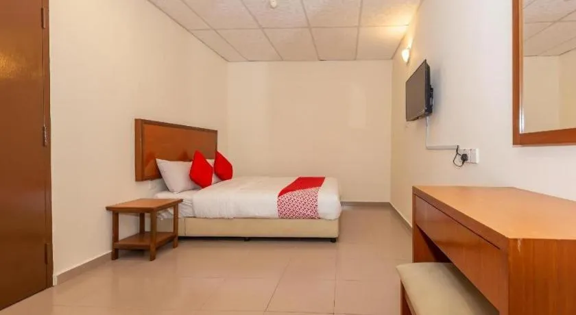 Bed in OYO 90893 Hotel 68 Kampung Lapan