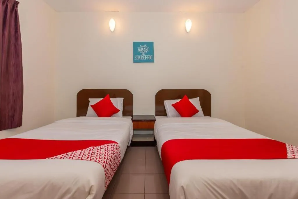 Bed in OYO 90893 Hotel 68 Kampung Lapan