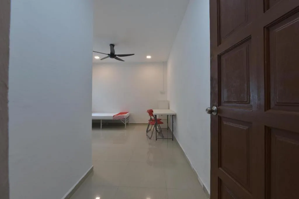 Bed in OYO 90889 Narasindo Cottage