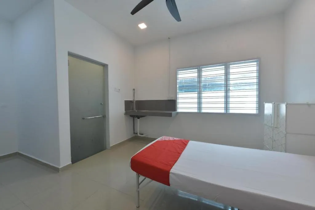 Bed in OYO 90889 Narasindo Cottage