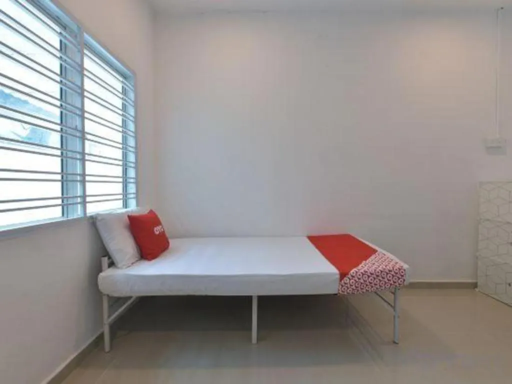 Bed in OYO 90889 Narasindo Cottage