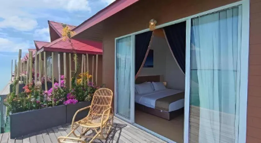 Bed in Sand Bay Resort Semporna