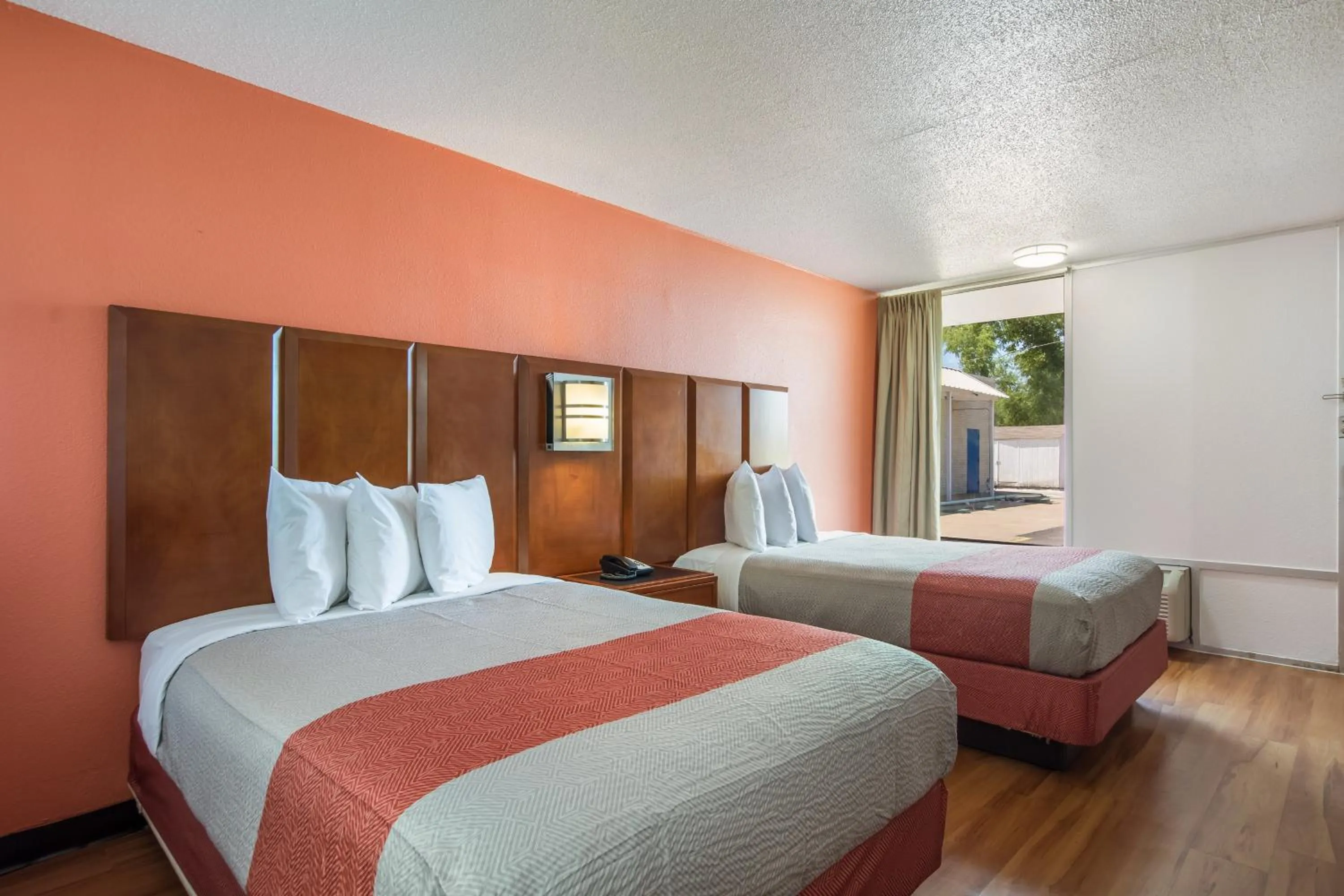 Bedroom, Bed in Motel 6-Van Buren, AR I- 40